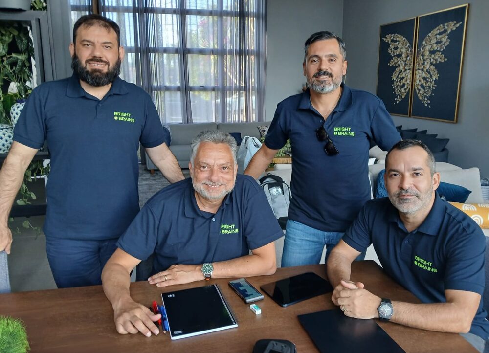 Ricardo Galhardoni, Bernardo Gomes, Fernando Pereira e
Adriano Panda, da bright Brains: queremos expandir o conhecimento sobre a neuromodulação no país e estar na liderança do desenvolvimento das tecnologias Ricardo Galhardoni, Bernardo Gomes, Fernando Pereira e
Adriano Panda, da bright Brains: queremos expandir o conhecimento sobre a neuromodulação no país e estar na liderança do desenvolvimento das tecnologias