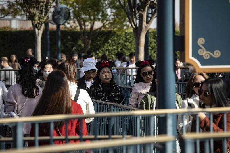 El pase Múltiple Lightning Lane y permitirá a los visitantes saltar a colas más cortas en muchas atracciones de todo el parque. El pase Múltiple Lightning Lane y permitirá a los visitantes saltar a colas más cortas en muchas atracciones de todo el parque.