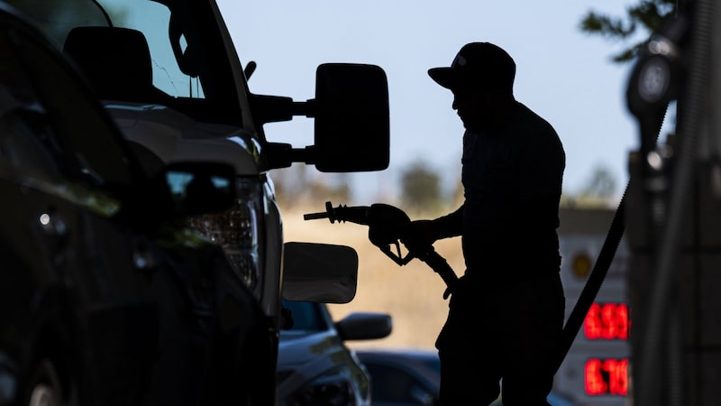 Gobierno cuadruplica subsidio a gasolina para autos de lujo en México Gobierno cuadruplica subsidio a gasolina para autos de lujo en México