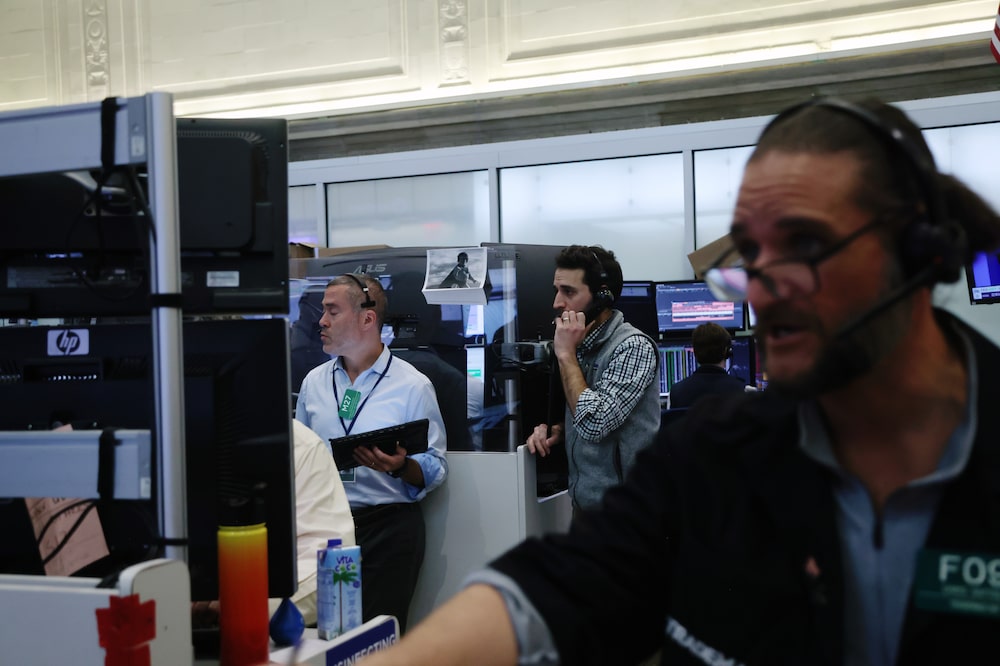 Traders At The New York Stock Exchange As Stocks And Bonds Slide Globally As Oil Tops $100 Traders At The New York Stock Exchange As Stocks And Bonds Slide Globally As Oil Tops $100