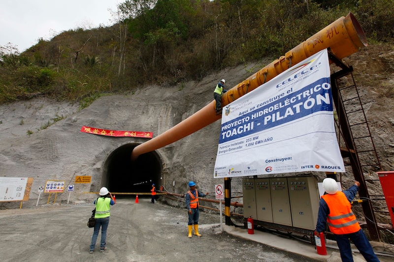El proyecto Toachi Pilatón se encuentra ubicado en los límites de las provincias de Pichincha, Santo Domingo de los Tsáchilas y Cotopaxi. El proyecto Toachi Pilatón se encuentra ubicado en los límites de las provincias de Pichincha, Santo Domingo de los Tsáchilas y Cotopaxi.