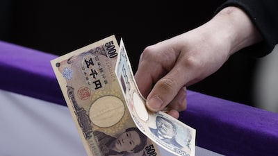 El yen sube más de 1% tras nuevas acciones coordinadas de EE.UU. y Japón en el mercado El yen sube más de 1% tras nuevas acciones coordinadas de EE.UU. y Japón en el mercado