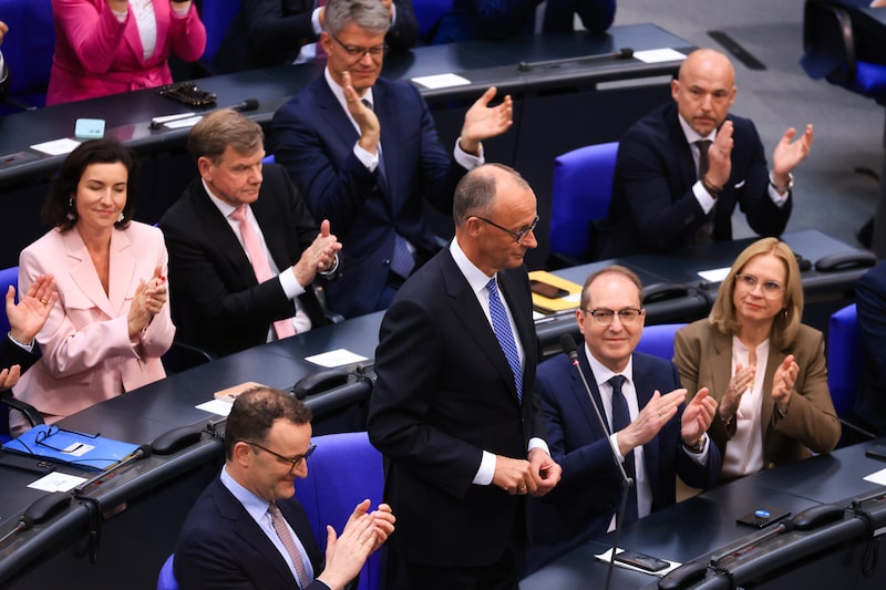 Tras su confirmación, Merz debe ser nombrado formalmente por el presidente Frank-Walter Steinmeier y luego jurar su cargo ante el presidente del Bundestag. Tras su confirmación, Merz debe ser nombrado formalmente por el presidente Frank-Walter Steinmeier y luego jurar su cargo ante el presidente del Bundestag.