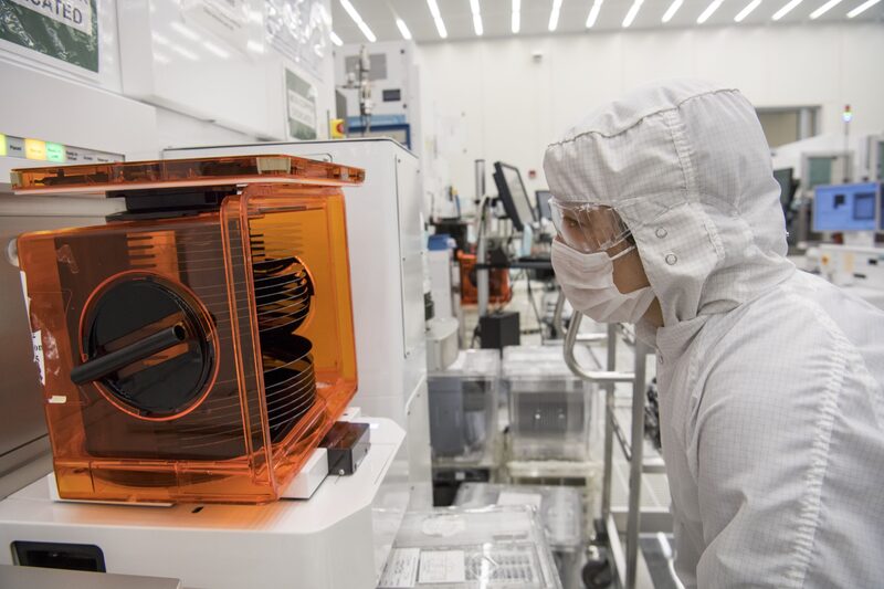 Un técnico en las instalaciones de Applied Materials en Santa Clara, California. Un técnico en las instalaciones de Applied Materials en Santa Clara, California.