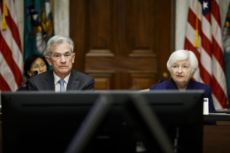 Presidente do Federal Reserve, Jerome Powell, e secretária do Tesouro dos Estados Unidos, Janet Yellen, reagiram positivamente ao anúncio da compra do Credit Suisse pelo UBS Presidente do Federal Reserve, Jerome Powell, e secretária do Tesouro dos Estados Unidos, Janet Yellen, reagiram positivamente ao anúncio da compra do Credit Suisse pelo UBS