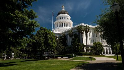 Mexico Wades Into Dispute Over Florida Governor’s Migrant Flights to California Mexico Wades Into Dispute Over Florida Governor’s Migrant Flights to California