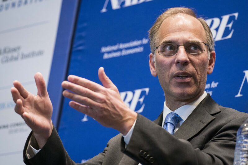 Mark Zandi, economista chefe da Moody's. Mark Zandi, economista chefe da Moody's.