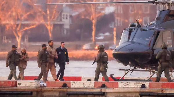 Nicolás Maduro contrata a abogado de Julian Assange para su defensa penal Nicolás Maduro contrata a abogado de Julian Assange para su defensa penal