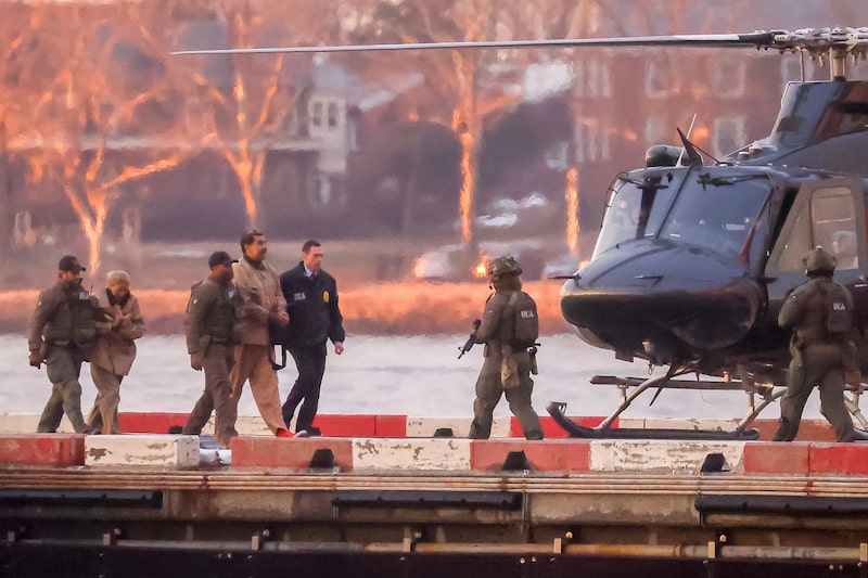 Nicolás Maduro contrata a abogado de Julian Assange para su defensa penal Nicolás Maduro contrata a abogado de Julian Assange para su defensa penal