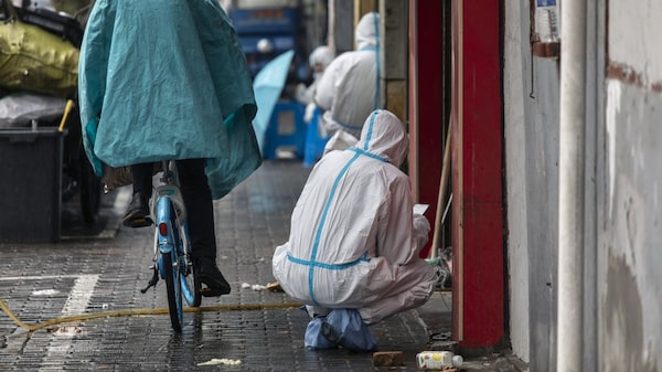 Shanghái suma casos récord de Covid-19 a medida que pruebas aumentan Shanghái suma casos récord de Covid-19 a medida que pruebas aumentan