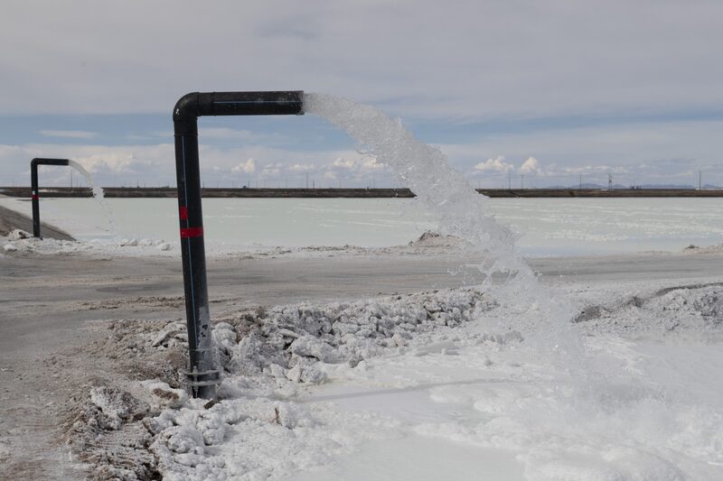 Piscinas de litio en el Salar de Uyuni, Bolivia Piscinas de litio en el Salar de Uyuni, Bolivia