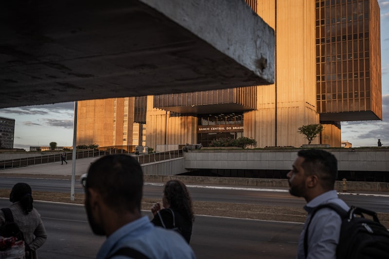 Inflación de Brasil se enfría más de lo previsto con la tasa Selic en 15%. Inflación de Brasil se enfría más de lo previsto con la tasa Selic en 15%.