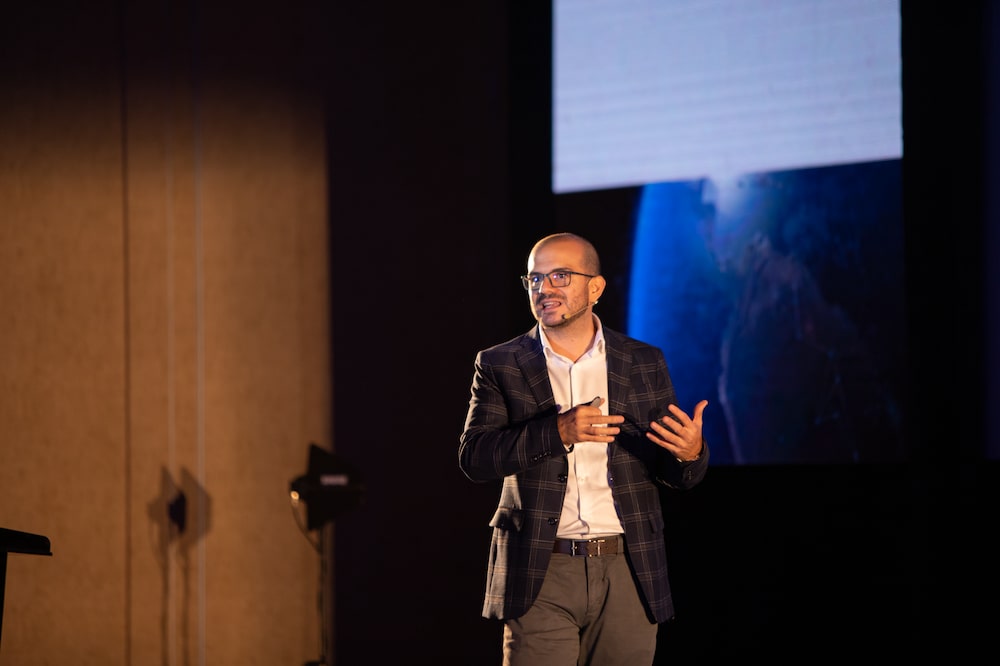 Expuso que debido a la pandemia los procesos de muchos negocios cambiaron, por lo que optaron por implementar estas nuevas tecnologías para continuar el proceso de ofrecer sus servicios a los clientes. Expuso que debido a la pandemia los procesos de muchos negocios cambiaron, por lo que optaron por implementar estas nuevas tecnologías para continuar el proceso de ofrecer sus servicios a los clientes.