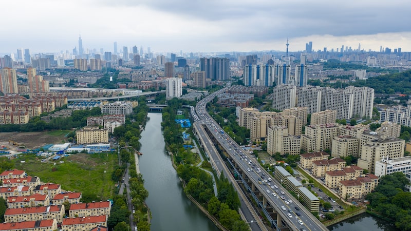 China condena a muerte a un exfuncionario por aceptar US$325 millones en sobornos. China condena a muerte a un exfuncionario por aceptar US$325 millones en sobornos.