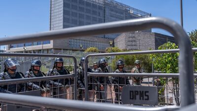 Gobierno por decreto pone a prueba la estabilidad de Ecuador Gobierno por decreto pone a prueba la estabilidad de Ecuador