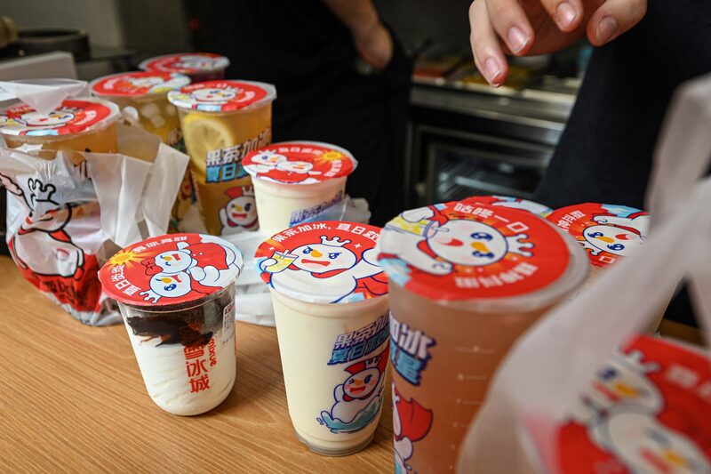 La empresa, que cuenta con más de 45.000 establecimientos en todo el mundo, vio aumentar sus ingresos un 21% hasta los 18.700 millones de yuanes (US$2.600 millones) en los nueve primeros meses de 2024. (Bloomberg) La empresa, que cuenta con más de 45.000 establecimientos en todo el mundo, vio aumentar sus ingresos un 21% hasta los 18.700 millones de yuanes (US$2.600 millones) en los nueve primeros meses de 2024. (Bloomberg)