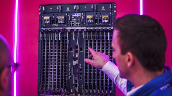 Nokia recorta su previsión de beneficios por la debilidad del dólar y los aranceles Nokia recorta su previsión de beneficios por la debilidad del dólar y los aranceles