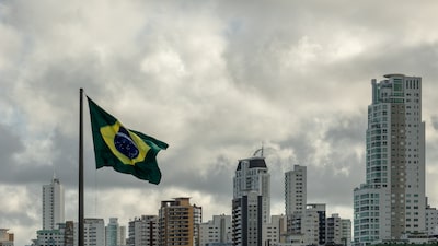 Oxford Economics identifica ‘buracos fiscais’ e alerta para riscos de dívida no Brasil Oxford Economics identifica ‘buracos fiscais’ e alerta para riscos de dívida no Brasil