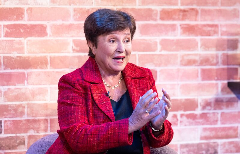 La jefa del FMI dice que los recortes de tasas son mejor tarde que temprano La jefa del FMI dice que los recortes de tasas son mejor tarde que temprano