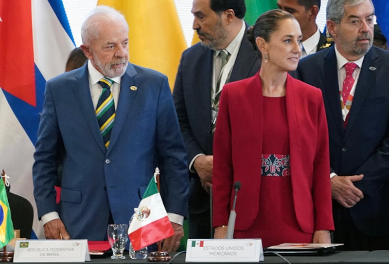 El presidente de Brasil, Luiz Inácio Lula da Silva, y la presidenta de México, Claudia Sheinbaum, asisten a la IX Cumbre de los Estados de América Latina y el Caribe (CELAC), celebrada en el Banco Central de Honduras en Tegucigalpa el 9 de abril de 2025. El presidente de Brasil, Luiz Inácio Lula da Silva, y la presidenta de México, Claudia Sheinbaum, asisten a la IX Cumbre de los Estados de América Latina y el Caribe (CELAC), celebrada en el Banco Central de Honduras en Tegucigalpa el 9 de abril de 2025.