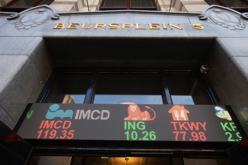 Cotizaciones de distintas empresas fuera de la bolsa de valores de Amsterdam Cotizaciones de distintas empresas fuera de la bolsa de valores de Amsterdam