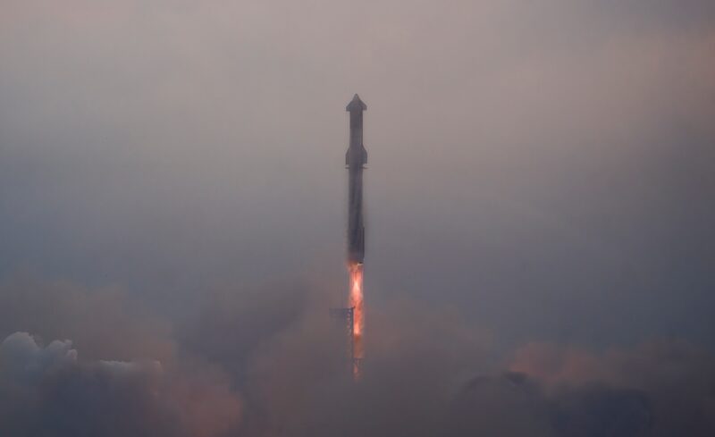 Despegue del vuelo 4 desde Starbase Despegue del vuelo 4 desde Starbase