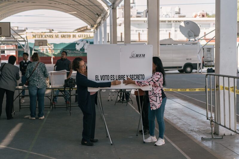 Las autoridades instalaron una mesa de votación durante las elecciones para gobernador en Texcoco, Estado de México, México, el domingo 4 de junio de 2023. Fotógrafo: Luis Antonio Rojas/Bloomberg Las autoridades instalaron una mesa de votación durante las elecciones para gobernador en Texcoco, Estado de México, México, el domingo 4 de junio de 2023. Fotógrafo: Luis Antonio Rojas/Bloomberg