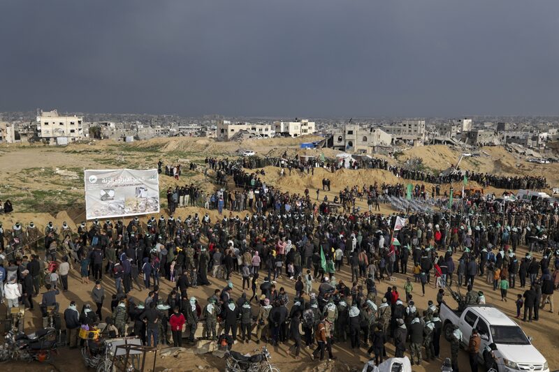 Los cuerpos son los primeros que se entregan mediante negociaciones desde que comenzó la guerra. Los cuerpos son los primeros que se entregan mediante negociaciones desde que comenzó la guerra.