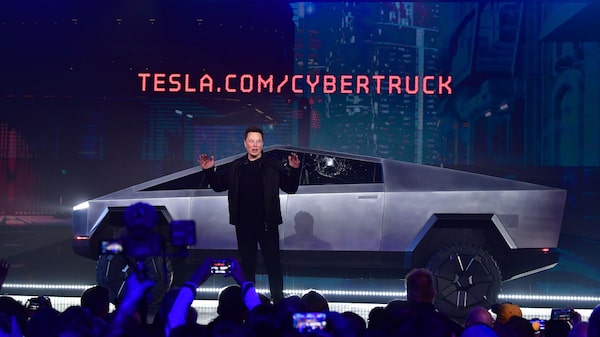 Musk dice que Cybertruck, Roadster y Semi estarán disponibles el año que viene Musk dice que Cybertruck, Roadster y Semi estarán disponibles el año que viene