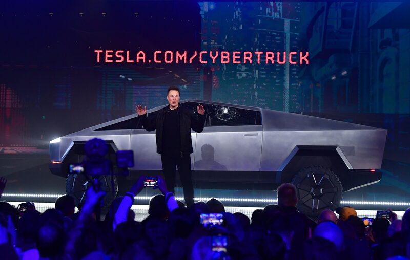 Elon Musk con Cybertruck de Tesla en 2019.Fotógrafo: Frederic J Brown / AFP / Getty Images Elon Musk con Cybertruck de Tesla en 2019.Fotógrafo: Frederic J Brown / AFP / Getty Images