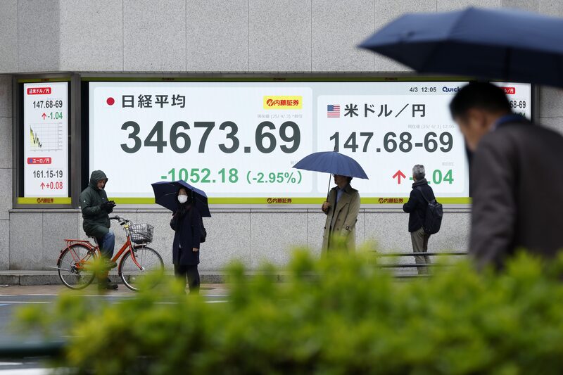 Painel eletrônico com cotações da Bolsa de Tóquio: abertura da semana deve ter novas perdas (Foto: Kiyoshi Ota/Bloomberg) Painel eletrônico com cotações da Bolsa de Tóquio: abertura da semana deve ter novas perdas (Foto: Kiyoshi Ota/Bloomberg)