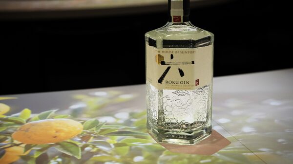 No Japão, Suntory tenta promover o gin em um mercado dominado por cerveja e saquê No Japão, Suntory tenta promover o gin em um mercado dominado por cerveja e saquê