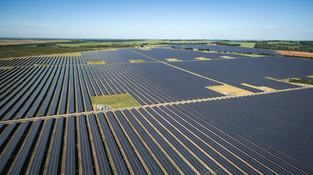 Módulos fotovoltaicos en un parque solar de AES Tiete SA en Guaimbe, en el estado de São Paulo. Foto: Jonne Roriz/Bloomberg Módulos fotovoltaicos en un parque solar de AES Tiete SA en Guaimbe, en el estado de São Paulo. Foto: Jonne Roriz/Bloomberg