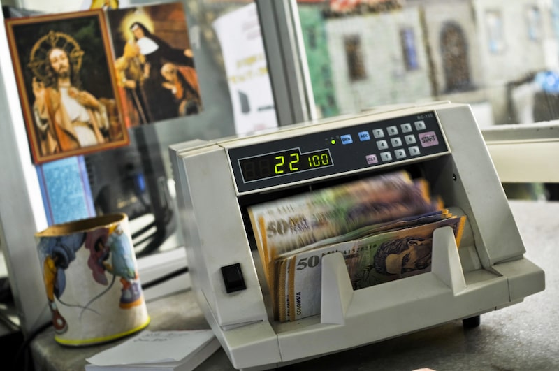 Un 77,6% de los colombianos ahorra para tener un respaldo económico en caso de emergencias o imprevistos. Un 77,6% de los colombianos ahorra para tener un respaldo económico en caso de emergencias o imprevistos.