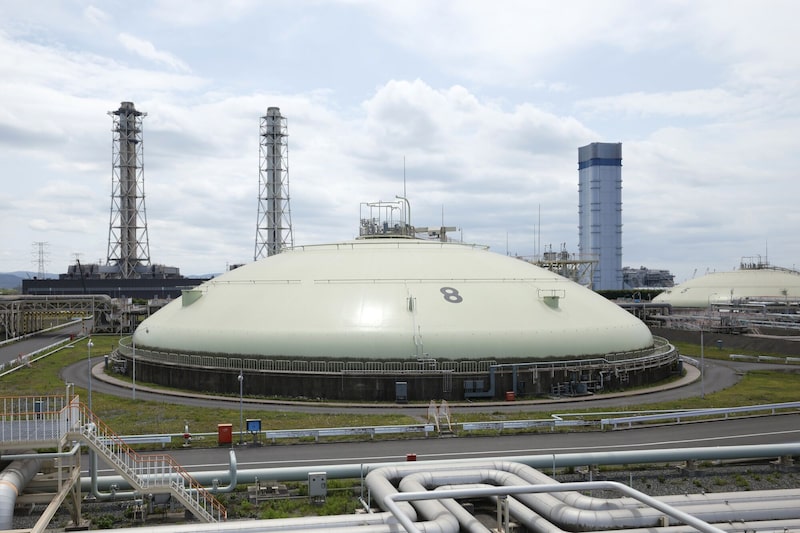 Jera es el mayor comprador de gas natural licuado de Japón y la principal empresa de servicios públicos. Jera es el mayor comprador de gas natural licuado de Japón y la principal empresa de servicios públicos.