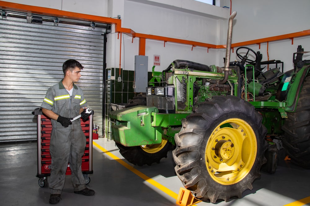 Se está buscando la posibilidad de que la fábrica japonesa envíe el equipo específico a las instalaciones de Coatepeque y así el grupo que esté recibiendo la capacitación pueda familiarizarse con la maquinaria que se utiliza en la planta de ensamblaje automotriz. Se está buscando la posibilidad de que la fábrica japonesa envíe el equipo específico a las instalaciones de Coatepeque y así el grupo que esté recibiendo la capacitación pueda familiarizarse con la maquinaria que se utiliza en la planta de ensamblaje automotriz.