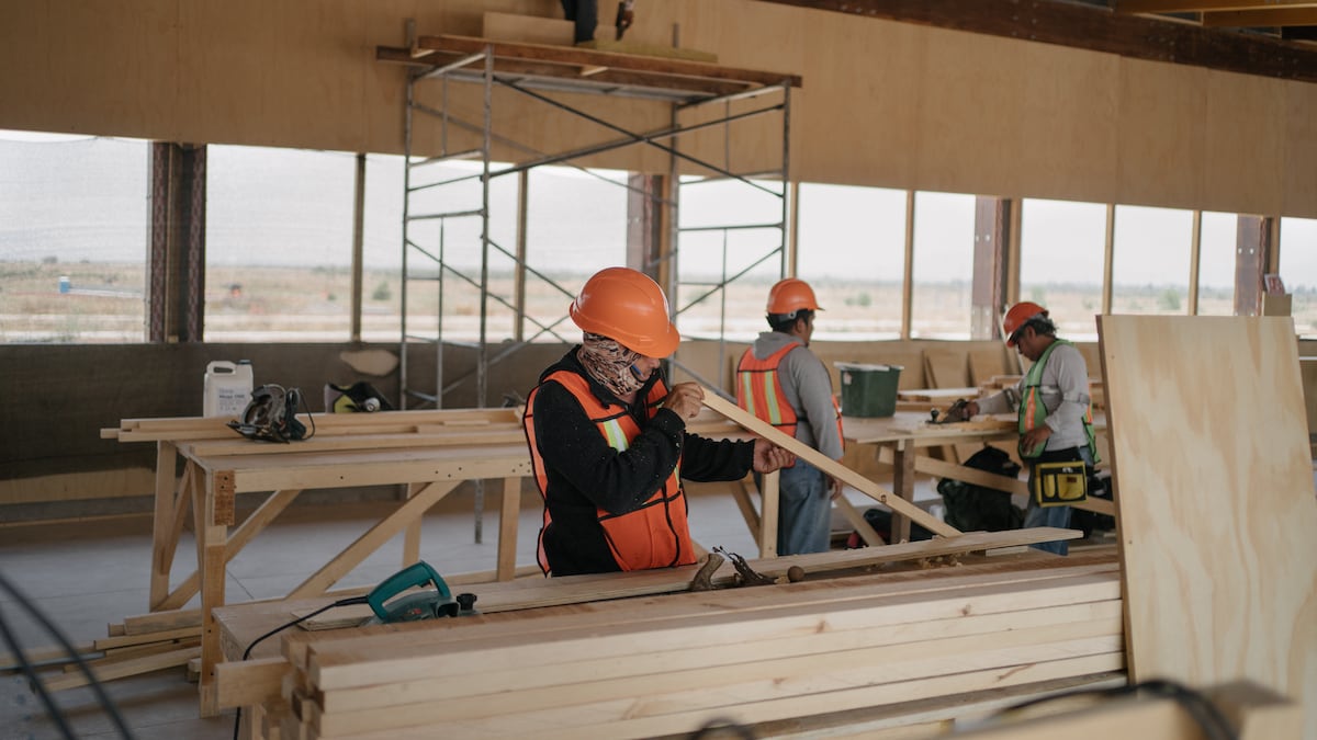 Trabajadores durante la construcción del Lago de Texcoco, during construction at the Lake Texcoco Estado de México.