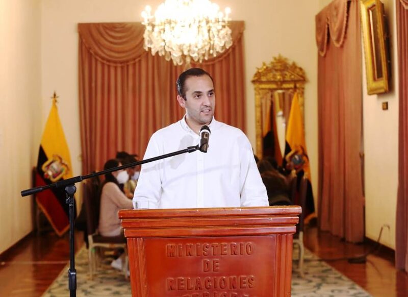 El canciller Juan Carlos Holguín en una rueda de prensa sobre la situación de ecuatorianos en Ucrania. El canciller Juan Carlos Holguín en una rueda de prensa sobre la situación de ecuatorianos en Ucrania.