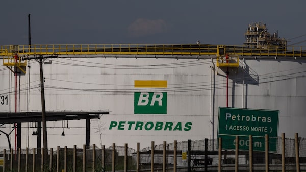 Membro do conselho da Petrobras critica perdas por controle de preço de combustíveis Membro do conselho da Petrobras critica perdas por controle de preço de combustíveis