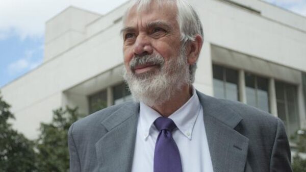 Excodirector de Banrep ve alto riesgo en anuncio de inversión de AFP en Colombia Excodirector de Banrep ve alto riesgo en anuncio de inversión de AFP en Colombia