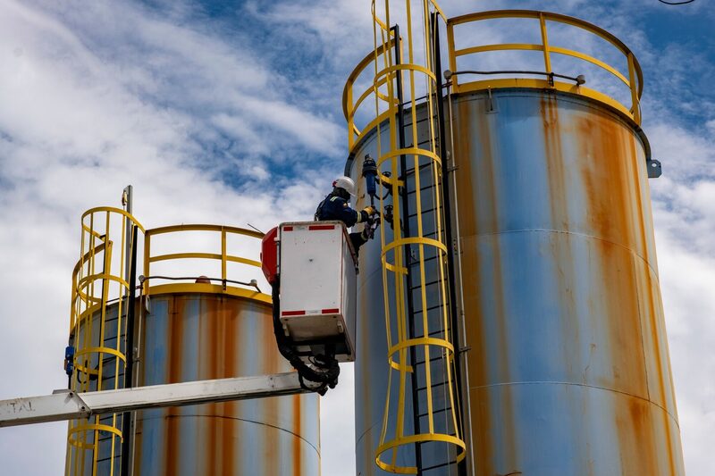 Planta de tratamiento de aguas residuales utilizada para enfriar los combustibles de los pozos de extracción de petróleo. Planta de tratamiento de aguas residuales utilizada para enfriar los combustibles de los pozos de extracción de petróleo.