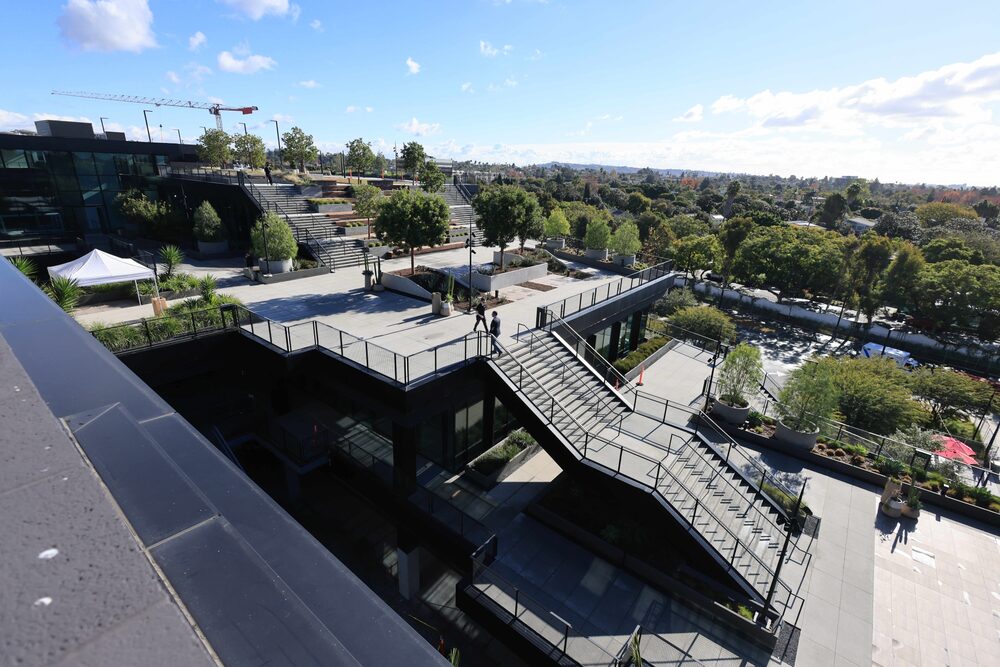A Universidade da Califórnia está comprando o antigo shopping Westside Pavilion em Los Angeles. A Universidade da Califórnia está comprando o antigo shopping Westside Pavilion em Los Angeles.