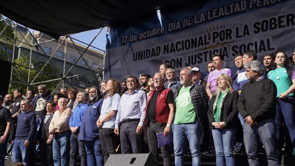 La Cámpora, sindicatos y movimientos piden nueva Constitución y critican al Gobierno argentino La Cámpora, sindicatos y movimientos piden nueva Constitución y critican al Gobierno argentino