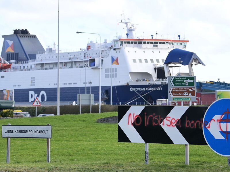 El proyecto de ley le daría a Gran Bretaña la capacidad de enmendar unilateralmente el acuerdo posterior al Brexit para Irlanda del Norte El proyecto de ley le daría a Gran Bretaña la capacidad de enmendar unilateralmente el acuerdo posterior al Brexit para Irlanda del Norte