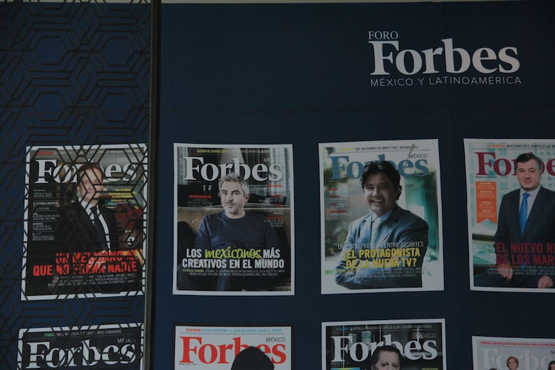 Portadas de la revista Forbes México exhibidas durante un foro de negocios en 2014 en la Ciudad de México (Foto: Facebook de Forbes México). Portadas de la revista Forbes México exhibidas durante un foro de negocios en 2014 en la Ciudad de México (Foto: Facebook de Forbes México).