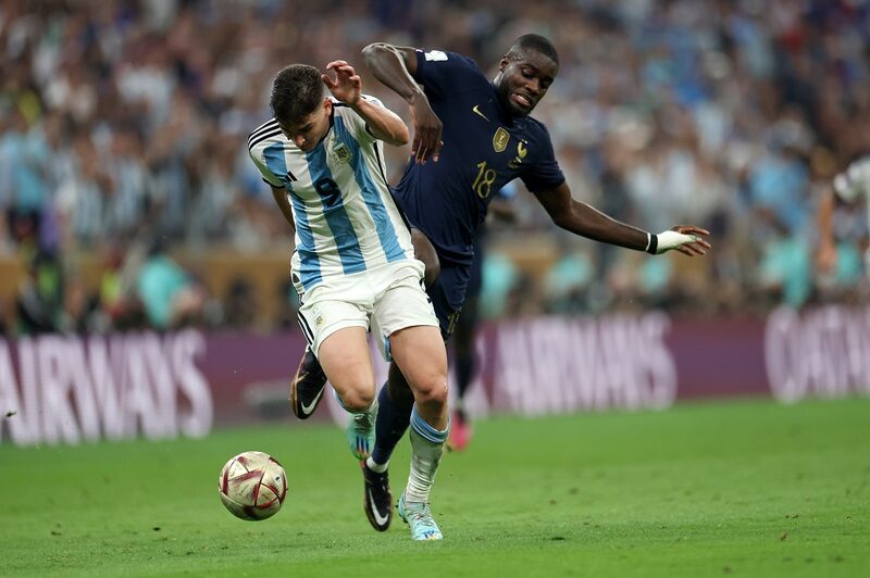 Julián Álvarez jugó la final del Mundial de Catar 2022, contra Francia. Julián Álvarez jugó la final del Mundial de Catar 2022, contra Francia.
