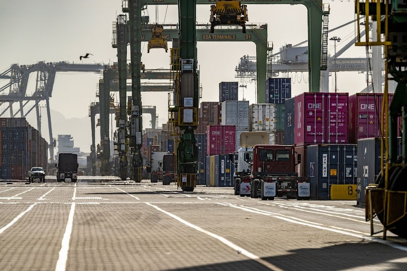 Representante de Comércio dos EUA ouve empresas, governos e grupos de direitos humanos após recomendar sobretaxas de até 12,5% sobre importações de 60 países (Foto: David Paul Morris/Bloomberg) Representante de Comércio dos EUA ouve empresas, governos e grupos de direitos humanos após recomendar sobretaxas de até 12,5% sobre importações de 60 países (Foto: David Paul Morris/Bloomberg)