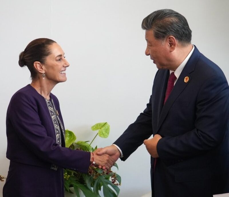 Claudia Sheinbaum y el presidente de China, Xi Jingping en un encuentro en el marco del G20 que se realiza en Brasil, 18 de noviembre de 2024 (Cortesía: Gobierno de México) Claudia Sheinbaum y el presidente de China, Xi Jingping en un encuentro en el marco del G20 que se realiza en Brasil, 18 de noviembre de 2024 (Cortesía: Gobierno de México)