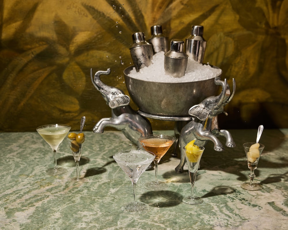 Servicio de martini en Sunny’s. Servicio de martini en Sunny’s.