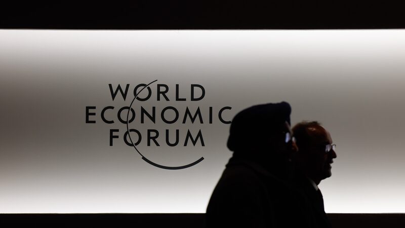 Fórum Econômico Mundial: saída conturbada de fundador põe plano de sucessão em risco Fórum Econômico Mundial: saída conturbada de fundador põe plano de sucessão em risco